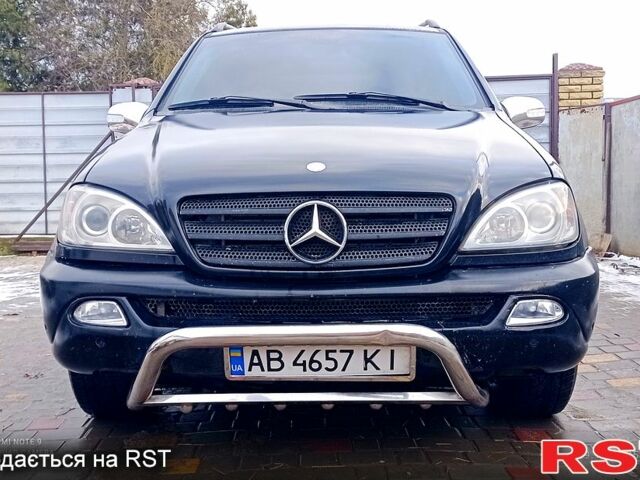 Черный Мерседес МЛ класс, объемом двигателя 2.7 л и пробегом 270 тыс. км за 8000 $, фото 1 на Automoto.ua
