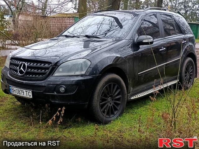 Черный Мерседес МЛ класс, объемом двигателя 3.5 л и пробегом 28500 тыс. км за 6500 $, фото 1 на Automoto.ua