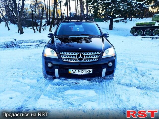 Чорний Мерседес ML-Class, об'ємом двигуна 3.5 л та пробігом 266 тис. км за 11500 $, фото 1 на Automoto.ua