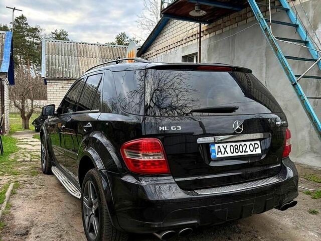 Чорний Мерседес МЛ класс, об'ємом двигуна 6.2 л та пробігом 220 тис. км за 15000 $, фото 1 на Automoto.ua