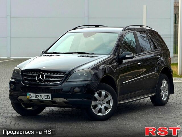 Черный Мерседес МЛ класс, объемом двигателя 3 л и пробегом 290 тыс. км за 8700 $, фото 1 на Automoto.ua