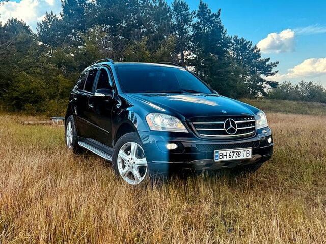 Чорний Мерседес МЛ класс, об'ємом двигуна 3 л та пробігом 0 тис. км за 15000 $, фото 1 на Automoto.ua
