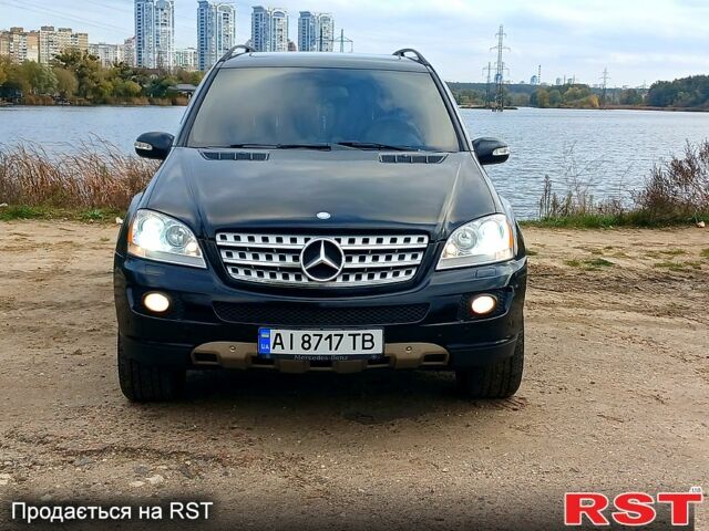 Черный Мерседес МЛ класс, объемом двигателя 3.5 л и пробегом 234 тыс. км за 13500 $, фото 1 на Automoto.ua