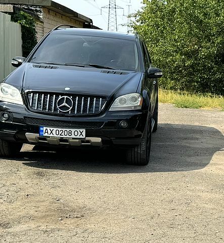 Чорний Мерседес МЛ класс, об'ємом двигуна 3.5 л та пробігом 0 тис. км за 10000 $, фото 1 на Automoto.ua