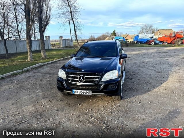 Чорний Мерседес ML-Class, об'ємом двигуна 3.5 л та пробігом 200 тис. км за 15000 $, фото 1 на Automoto.ua