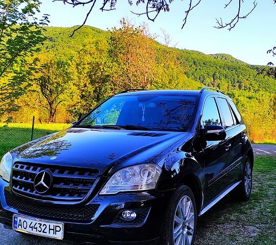 Чорний Мерседес ML-Class, об'ємом двигуна 3 л та пробігом 286 тис. км за 14500 $, фото 1 на Automoto.ua