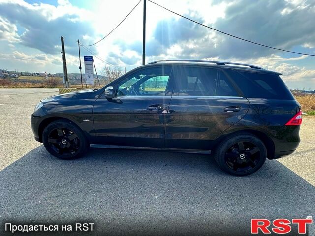 Чорний Мерседес МЛ класс, об'ємом двигуна 3 л та пробігом 204 тис. км за 21500 $, фото 1 на Automoto.ua