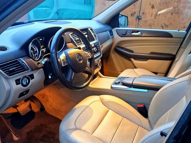 Коричневый Мерседес МЛ класс, объемом двигателя 3 л и пробегом 1120 тыс. км за 26999 $, фото 1 на Automoto.ua