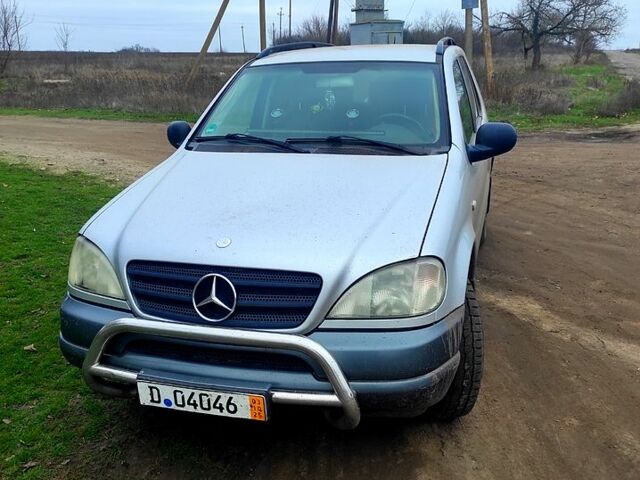 Мерседес МЛ класс, об'ємом двигуна 2.7 л та пробігом 350 тис. км за 5200 $, фото 1 на Automoto.ua