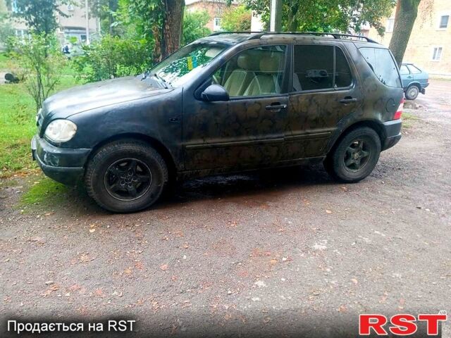 Мерседес МЛ класс, объемом двигателя 3.2 л и пробегом 570 тыс. км за 2700 $, фото 1 на Automoto.ua