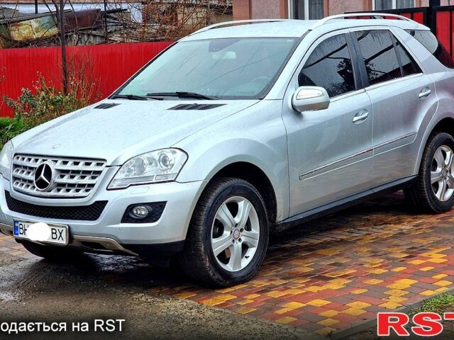 Мерседес МЛ класс, объемом двигателя 30 л и пробегом 266 тыс. км за 13800 $, фото 1 на Automoto.ua