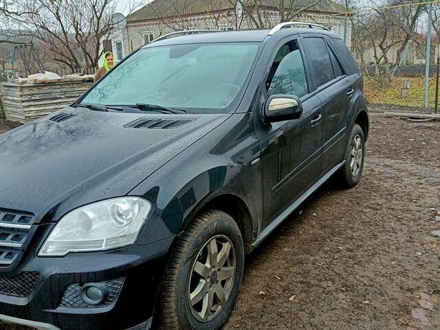 Мерседес МЛ класс, объемом двигателя 3 л и пробегом 320 тыс. км за 9000 $, фото 1 на Automoto.ua