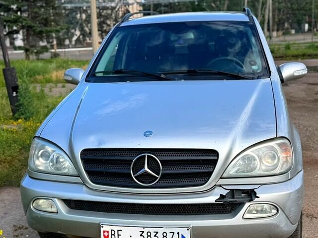 Сірий Мерседес МЛ класс, об'ємом двигуна 2.7 л та пробігом 413 тис. км за 5000 $, фото 1 на Automoto.ua