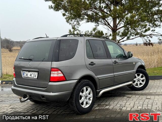 Сірий Мерседес МЛ класс, об'ємом двигуна 2.7 л та пробігом 25700 тис. км за 5250 $, фото 1 на Automoto.ua