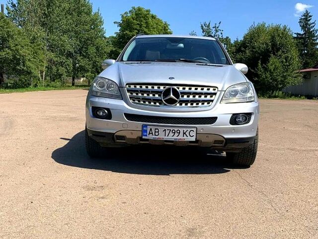 Сірий Мерседес МЛ класс, об'ємом двигуна 3 л та пробігом 350 тис. км за 9000 $, фото 1 на Automoto.ua