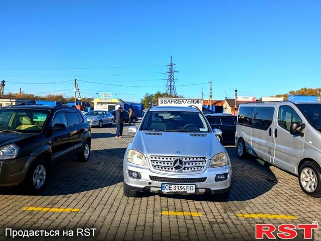 Сірий Мерседес МЛ класс, об'ємом двигуна 3 л та пробігом 380 тис. км за 10500 $, фото 1 на Automoto.ua