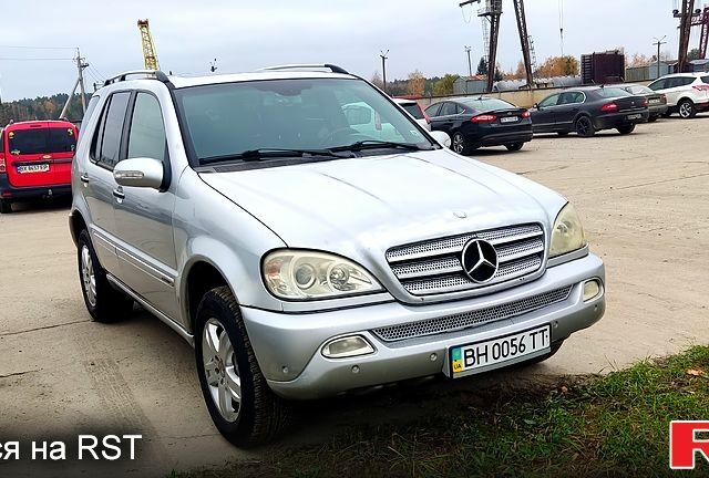 Серый Мерседес МЛ класс, объемом двигателя 2.7 л и пробегом 474 тыс. км за 7000 $, фото 1 на Automoto.ua