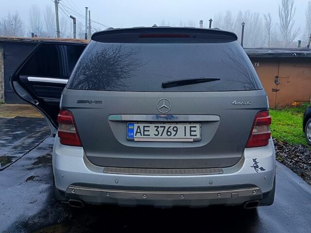 Серый Мерседес МЛ класс, объемом двигателя 3.5 л и пробегом 308 тыс. км за 6500 $, фото 1 на Automoto.ua