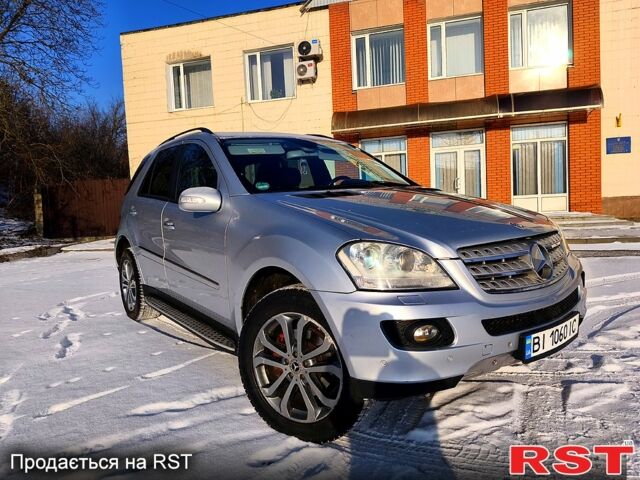 Сірий Мерседес МЛ класс, об'ємом двигуна 3 л та пробігом 36300 тис. км за 10400 $, фото 1 на Automoto.ua