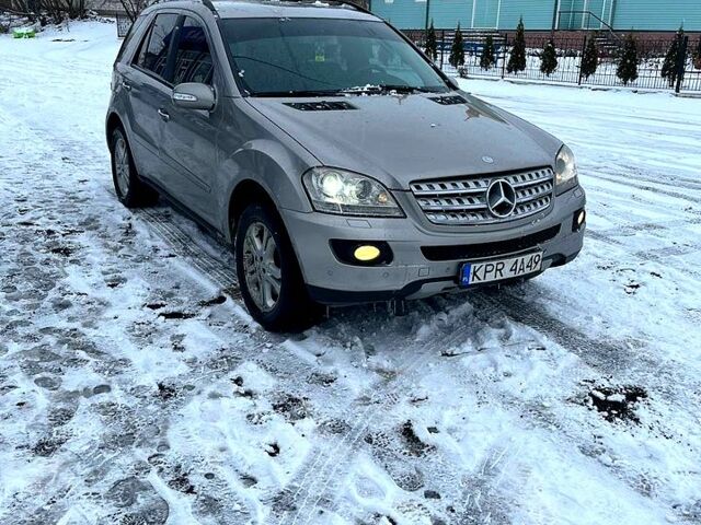 Сірий Мерседес ML-Class, об'ємом двигуна 30 л та пробігом 311 тис. км за 6150 $, фото 1 на Automoto.ua