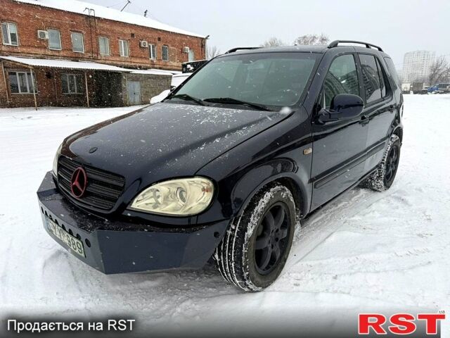 Синій Мерседес МЛ класс, об'ємом двигуна 2.7 л та пробігом 270 тис. км за 3500 $, фото 1 на Automoto.ua