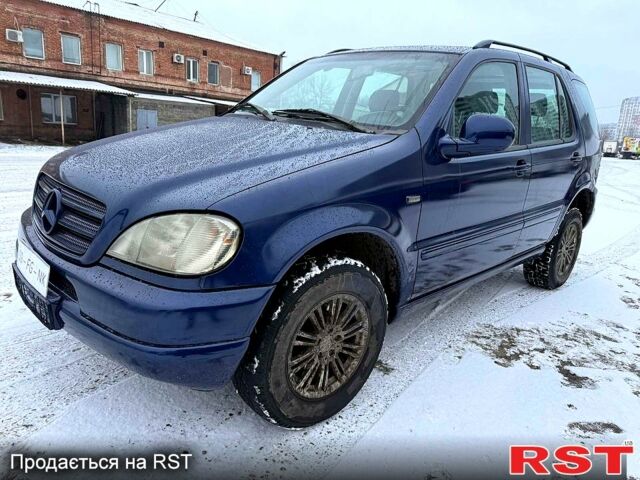 Синій Мерседес МЛ класс, об'ємом двигуна 2.7 л та пробігом 278 тис. км за 3700 $, фото 1 на Automoto.ua