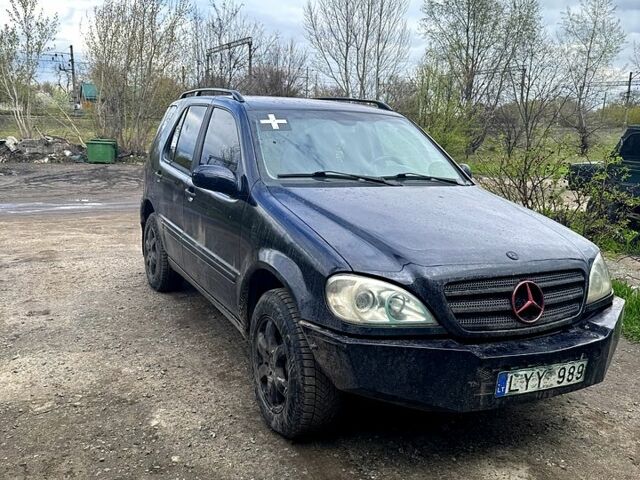 Синій Мерседес МЛ класс, об'ємом двигуна 2.7 л та пробігом 370 тис. км за 2000 $, фото 1 на Automoto.ua