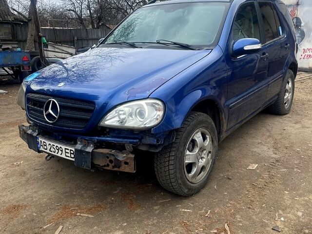 Синій Мерседес ML-Class, об'ємом двигуна 2.7 л та пробігом 300 тис. км за 2999 $, фото 1 на Automoto.ua