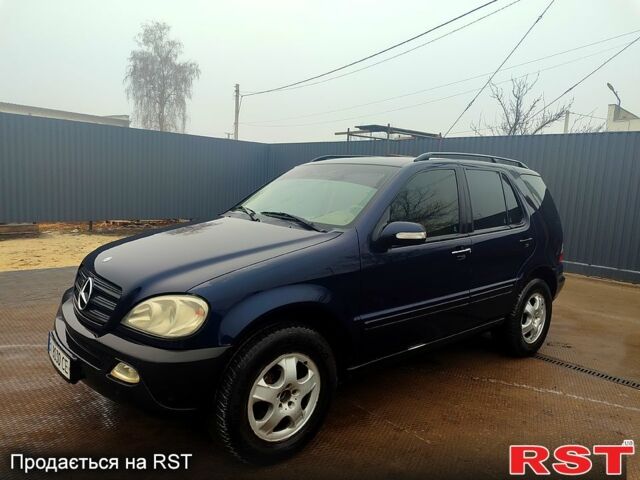 Синій Мерседес МЛ класс, об'ємом двигуна 2.7 л та пробігом 218 тис. км за 6500 $, фото 1 на Automoto.ua