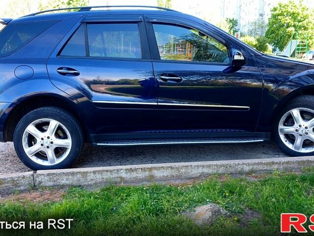 Синій Мерседес МЛ класс, об'ємом двигуна 3 л та пробігом 260 тис. км за 14600 $, фото 1 на Automoto.ua