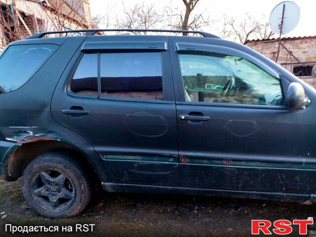 Зелений Мерседес МЛ класс, об'ємом двигуна 2.3 л та пробігом 205 тис. км за 1850 $, фото 1 на Automoto.ua