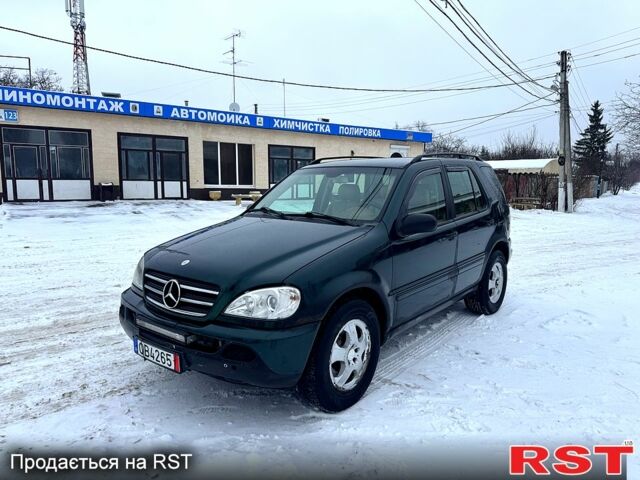 Зелений Мерседес МЛ класс, об'ємом двигуна 2.7 л та пробігом 300 тис. км за 3450 $, фото 1 на Automoto.ua