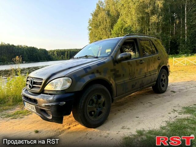 Зелений Мерседес МЛ класс, об'ємом двигуна 2.7 л та пробігом 258 тис. км за 3300 $, фото 1 на Automoto.ua
