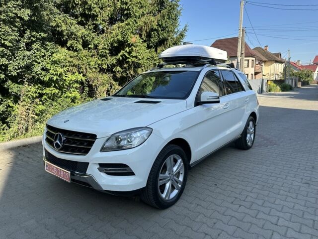 Белый Мерседес МЛ, объемом двигателя 3 л и пробегом 300 тыс. км за 19800 $, фото 1 на Automoto.ua