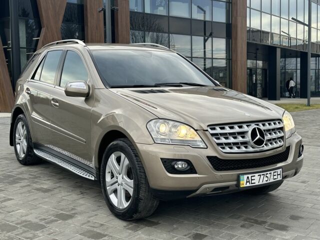 Бежевий Мерседес МЛ, об'ємом двигуна 3 л та пробігом 155 тис. км за 14500 $, фото 1 на Automoto.ua