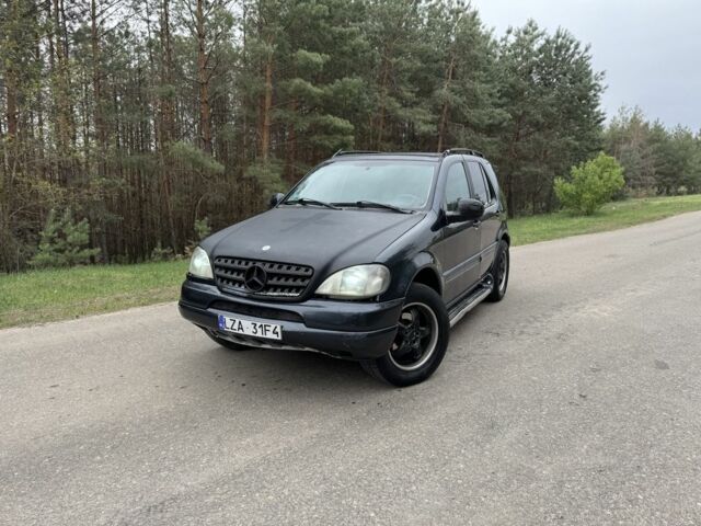 Чорний Мерседес МЛ, об'ємом двигуна 3.2 л та пробігом 358 тис. км за 3850 $, фото 1 на Automoto.ua