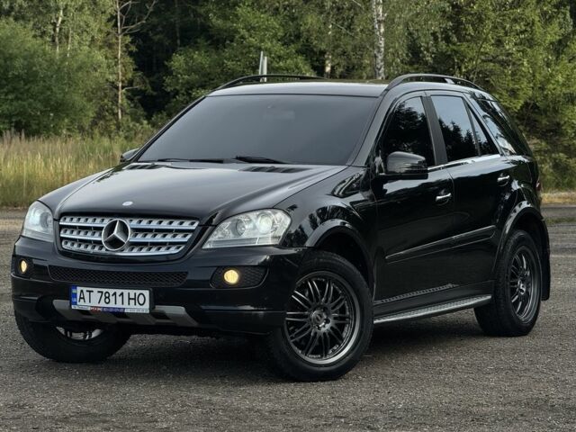Черный Мерседес МЛ, объемом двигателя 3 л и пробегом 268 тыс. км за 9999 $, фото 1 на Automoto.ua