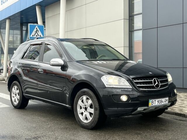 Черный Мерседес МЛ, объемом двигателя 3.5 л и пробегом 213 тыс. км за 8750 $, фото 1 на Automoto.ua