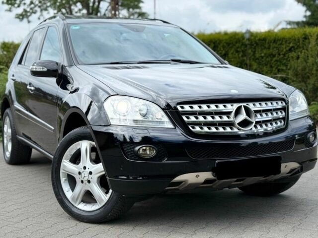 Черный Мерседес МЛ, объемом двигателя 3 л и пробегом 279 тыс. км за 4200 $, фото 1 на Automoto.ua