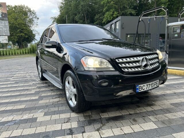 Чорний Мерседес МЛ, об'ємом двигуна 3.5 л та пробігом 230 тис. км за 11000 $, фото 1 на Automoto.ua