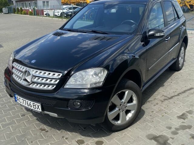 Черный Мерседес МЛ, объемом двигателя 3 л и пробегом 290 тыс. км за 12500 $, фото 1 на Automoto.ua