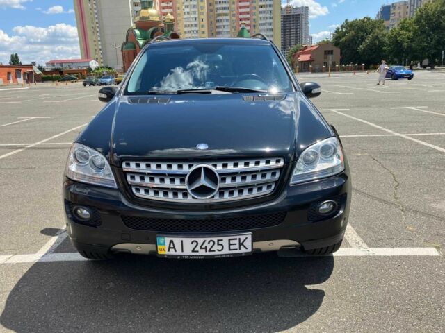 Чорний Мерседес МЛ, об'ємом двигуна 3.5 л та пробігом 163 тис. км за 11500 $, фото 1 на Automoto.ua