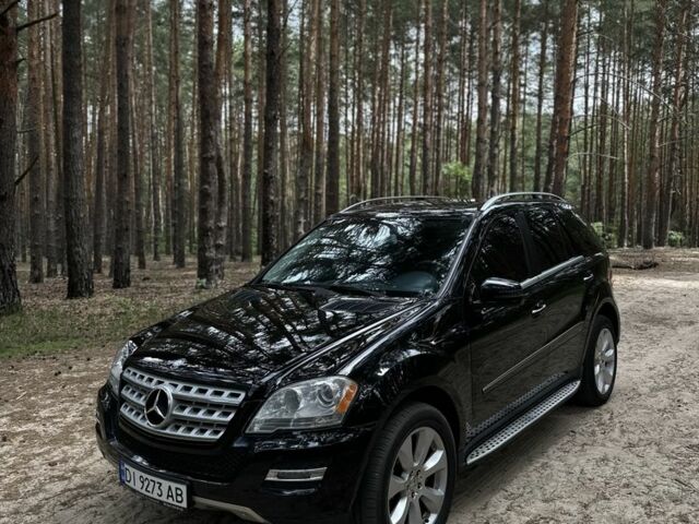Черный Мерседес МЛ, объемом двигателя 3.5 л и пробегом 245 тыс. км за 13900 $, фото 1 на Automoto.ua