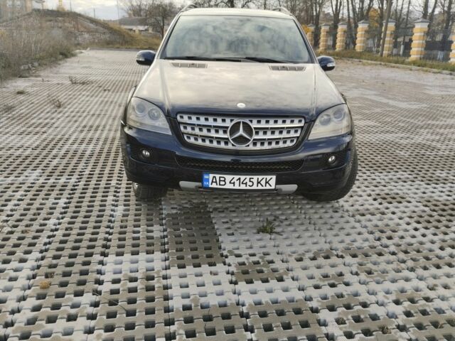 Синий Мерседес ML серия, объемом двигателя 3 л и пробегом 377 тыс. км за 11600 $, фото 1 на Automoto.ua