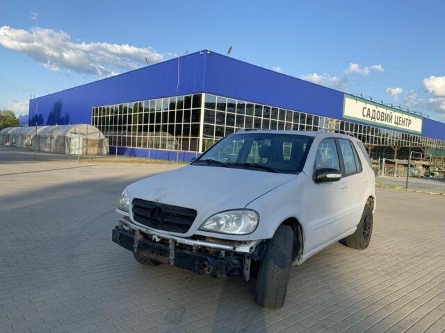 Серый Мерседес МЛ, объемом двигателя 2.7 л и пробегом 264 тыс. км за 3700 $, фото 1 на Automoto.ua