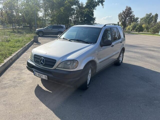 Сірий Мерседес МЛ, об'ємом двигуна 3.2 л та пробігом 250 тис. км за 5500 $, фото 1 на Automoto.ua
