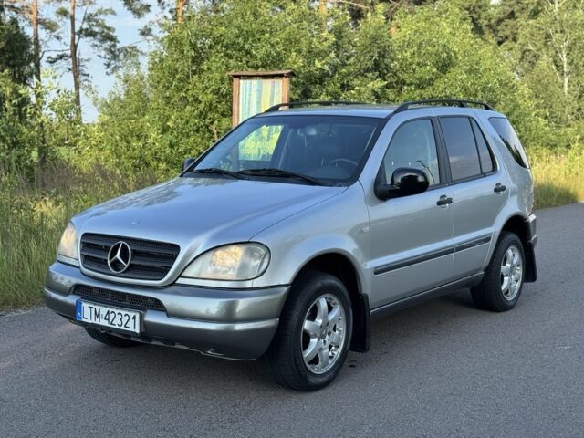 Серый Мерседес МЛ, объемом двигателя 2.7 л и пробегом 379 тыс. км за 3900 $, фото 1 на Automoto.ua