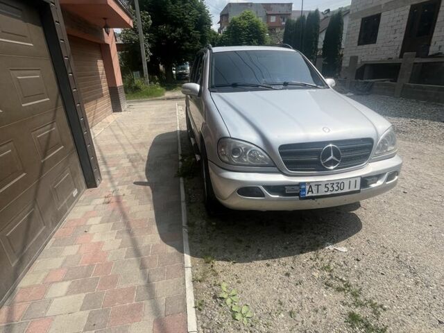 Серый Мерседес МЛ, объемом двигателя 2.7 л и пробегом 396 тыс. км за 7200 $, фото 1 на Automoto.ua