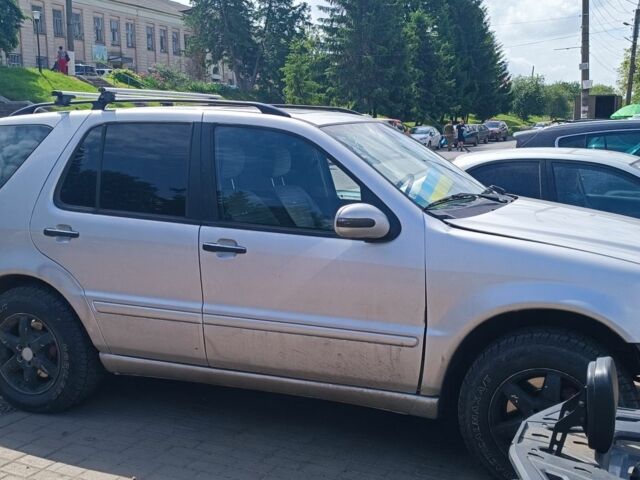 Сірий Мерседес МЛ, об'ємом двигуна 3.7 л та пробігом 387 тис. км за 5300 $, фото 1 на Automoto.ua