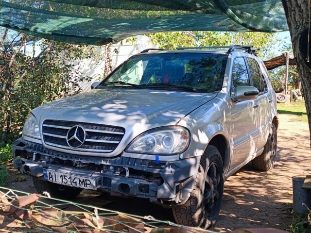 Серый Мерседес МЛ, объемом двигателя 3.7 л и пробегом 390 тыс. км за 5100 $, фото 1 на Automoto.ua